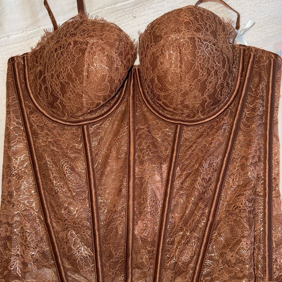 Elegant Brown Lace Corset by - Picture 2 of 5
